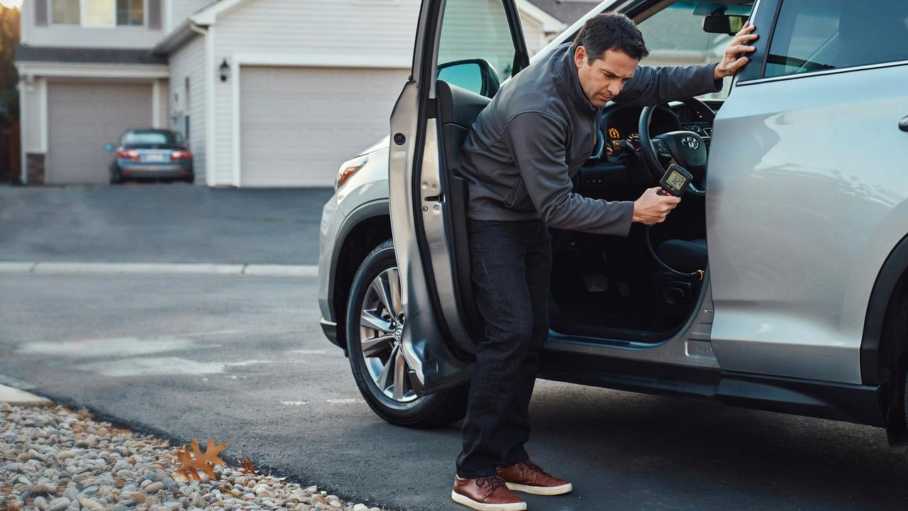Troubleshooting a tire sensor warning light that remains illuminated.